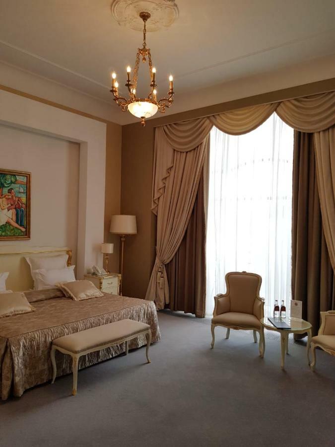 Aleksandrovski Grand Hotel 符拉迪克奥克兹 外观 照片